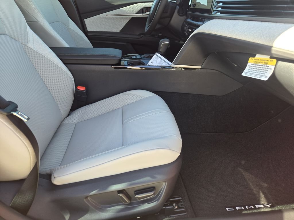 2026 Toyota Camry XLE - Photo 12