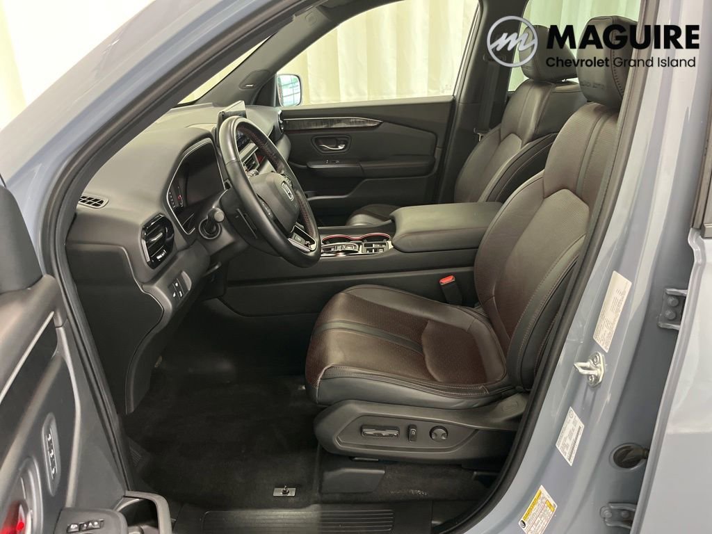 2023 Honda Pilot Elite AWD's photo