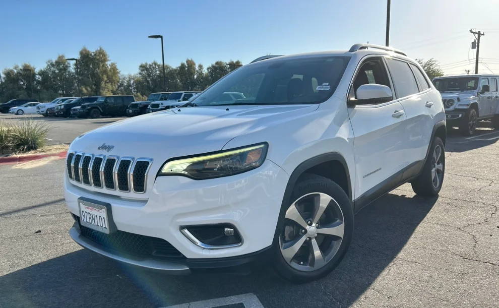 Used 2019 White Jeep Limited image 1