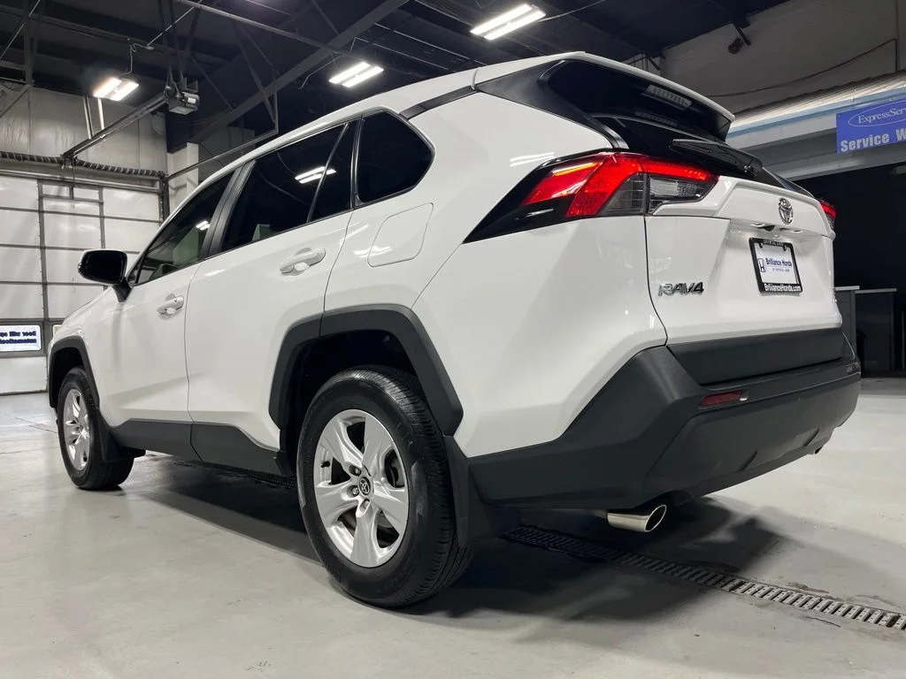 Used 2021 Super White Toyota XLE image 5