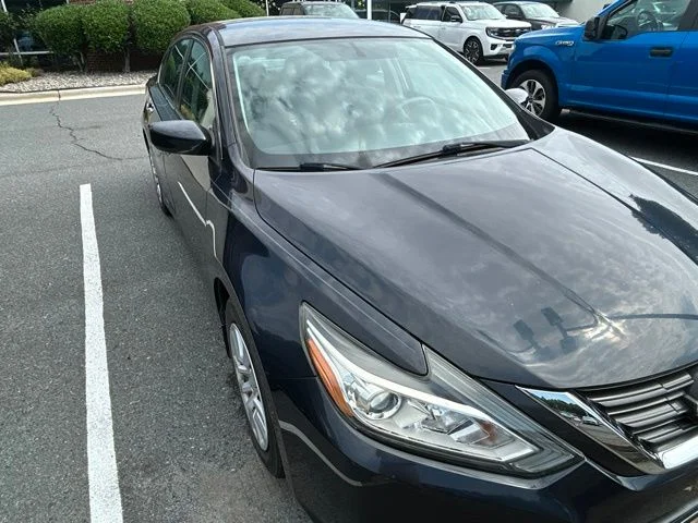 Used 2017 Blue Nissan 2.5 S image 7