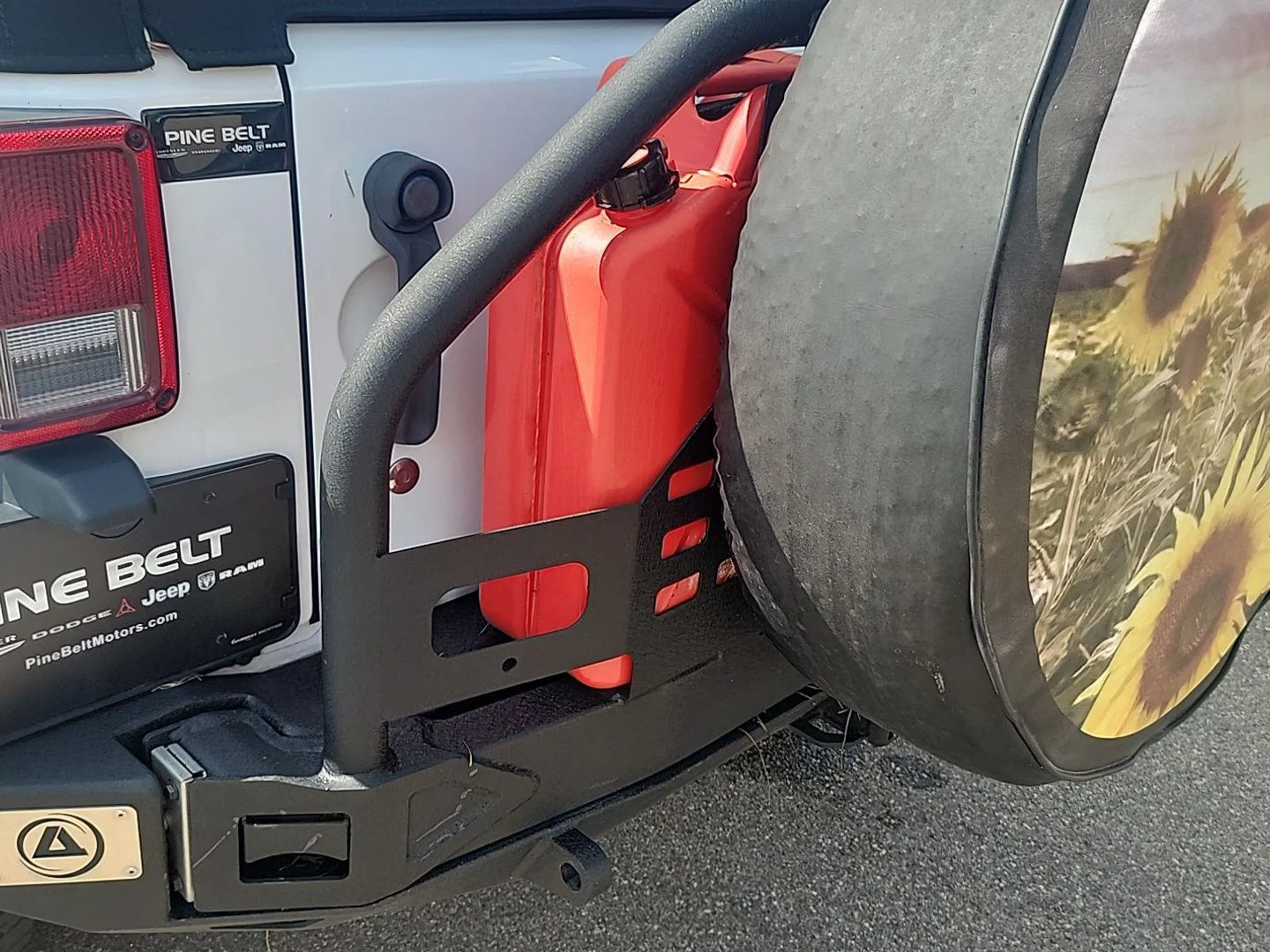Used 2018 Bright White Clearcoat Jeep Sahara image 14
