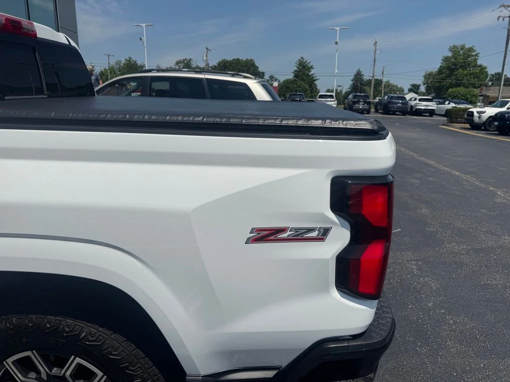 Used 2023 White Chevrolet Z71 image 3