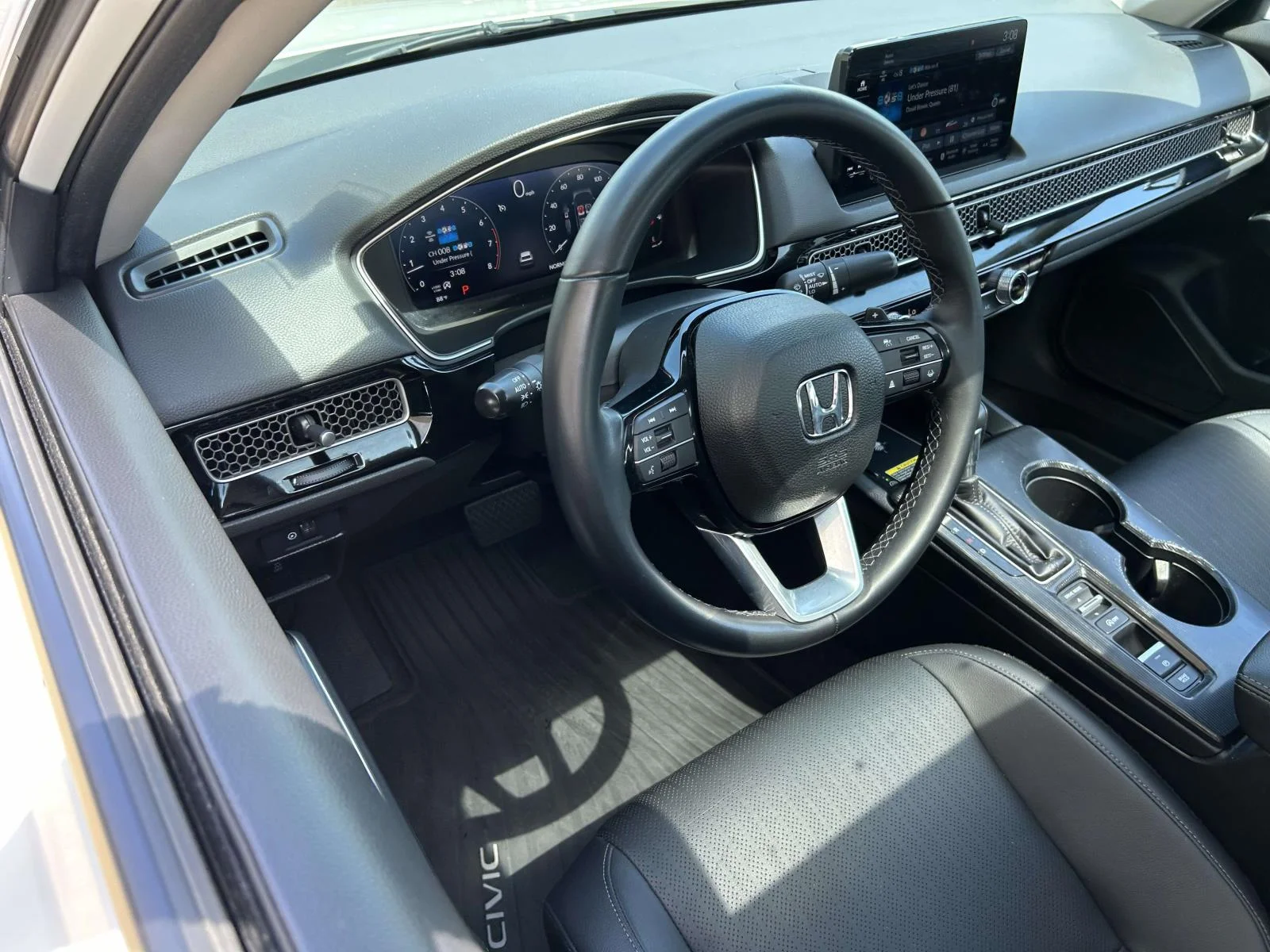 Used 2024 White Honda Touring CVT image 8