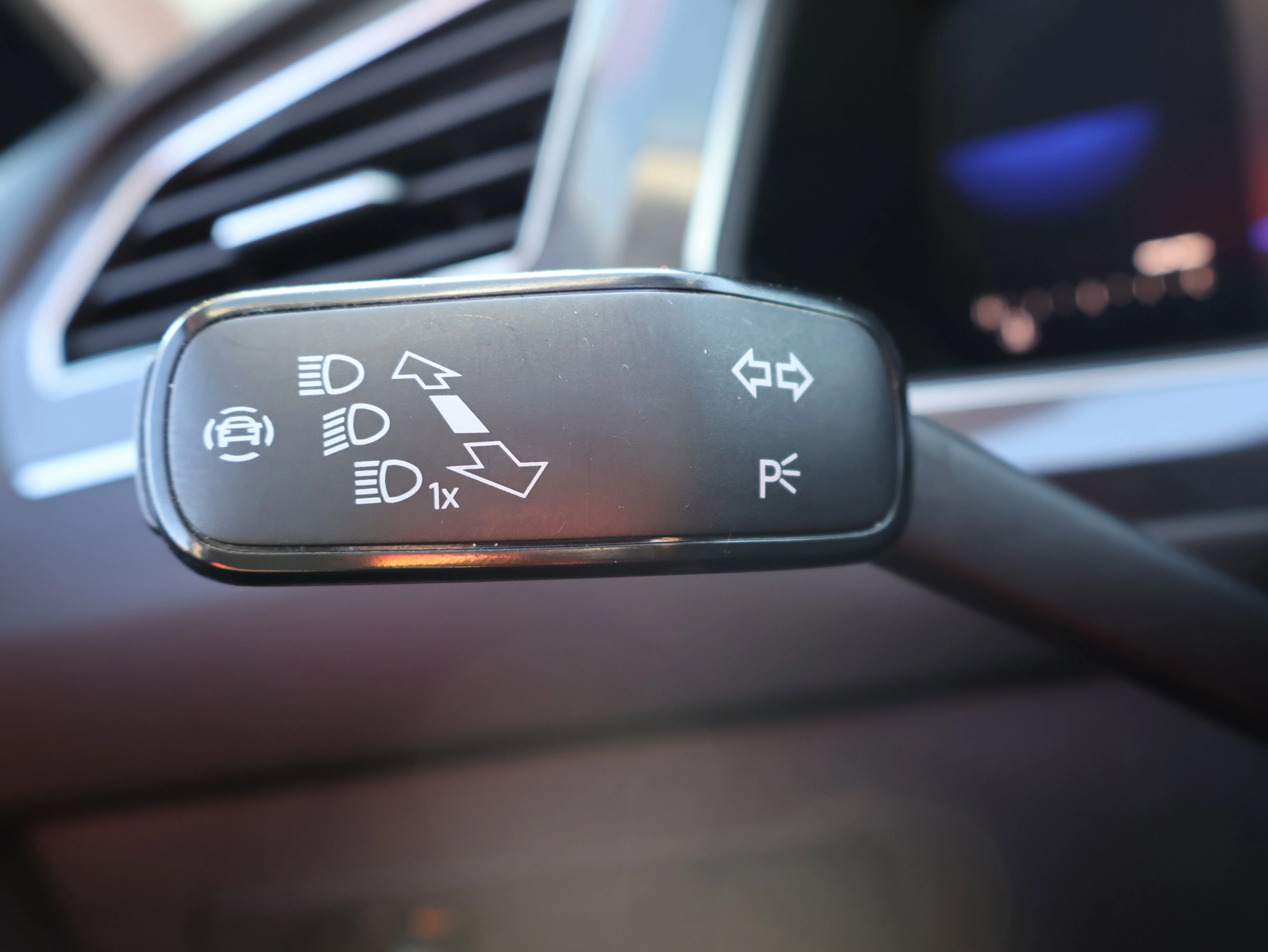 2022 Volkswagen Tiguan SE - Photo 32