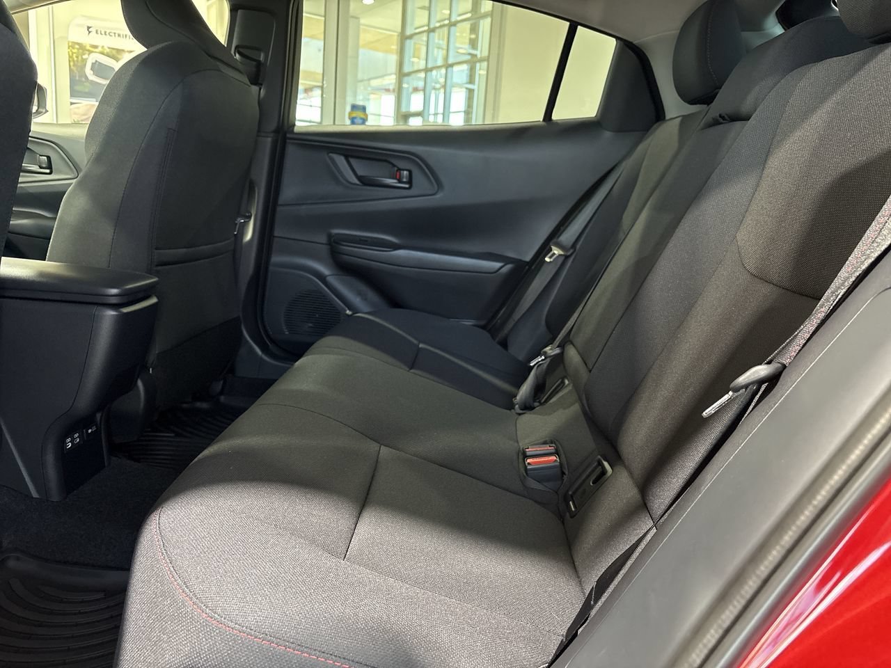 2026 Toyota Prius Plug-in Hybrid SE - Photo 23