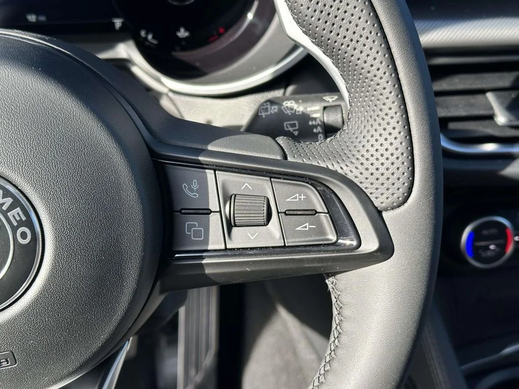 2025 Alfa Romeo Stelvio Base - Photo 24