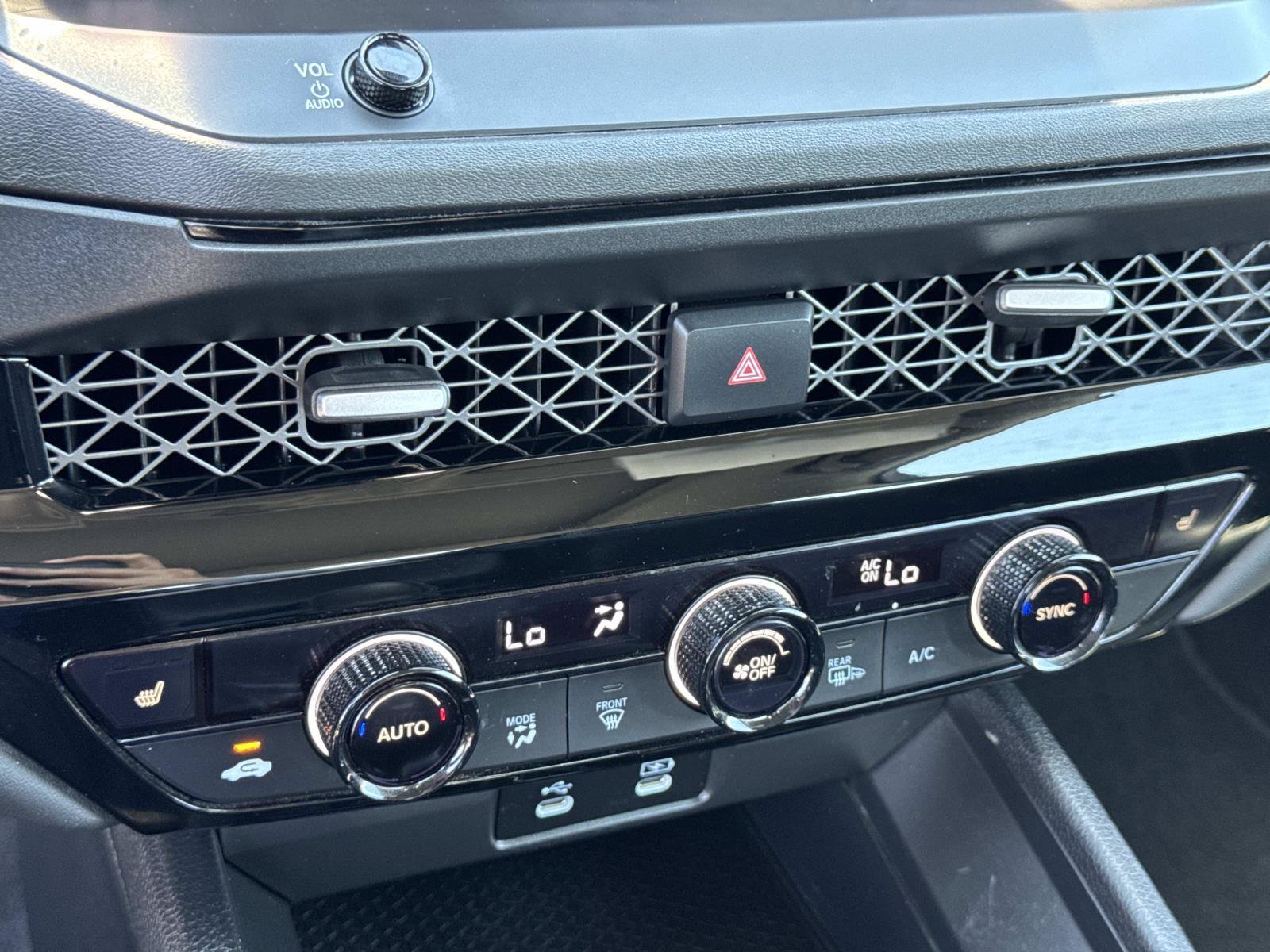 2024 Honda Accord Hybrid EX-L - Photo 14