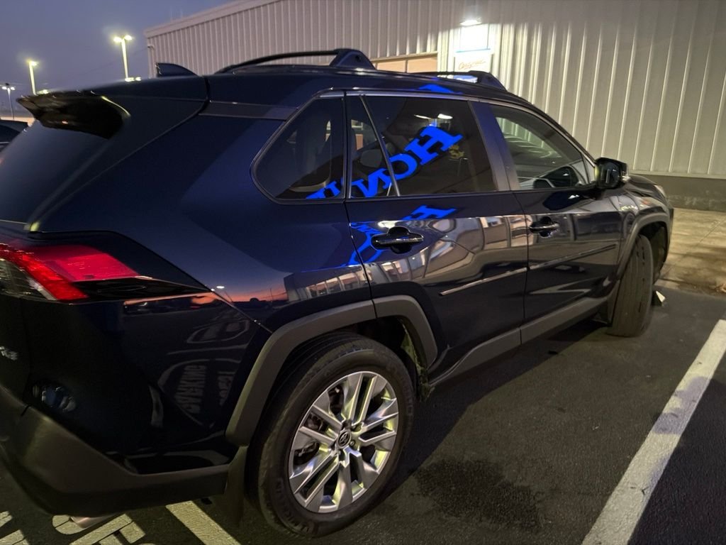 Used 2024  Toyota XLE Premium image 4