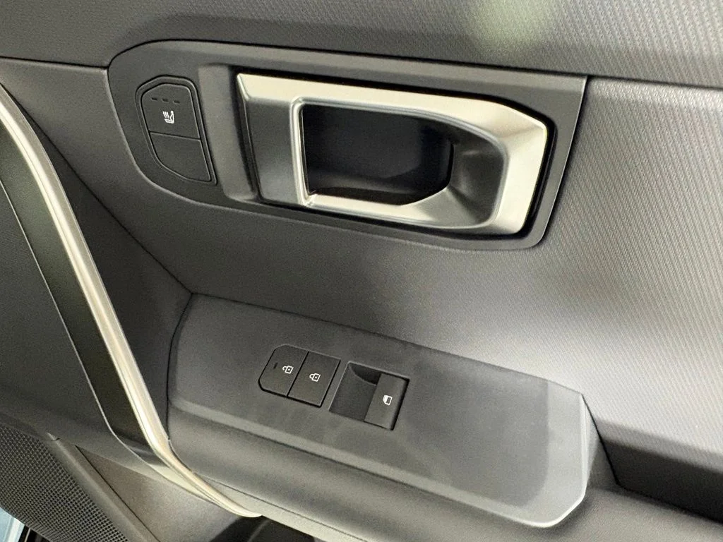 New 2027 Frost Blue / Black Roof Kia X-Line S image 13