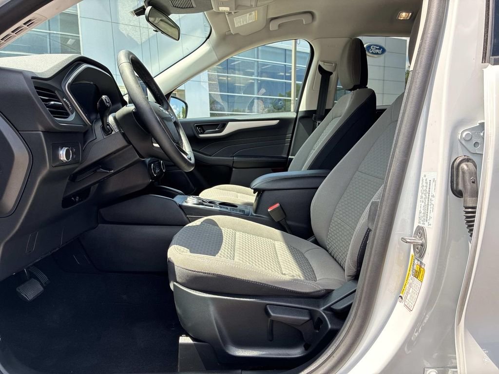 Used 2022 White Ford SE image 21