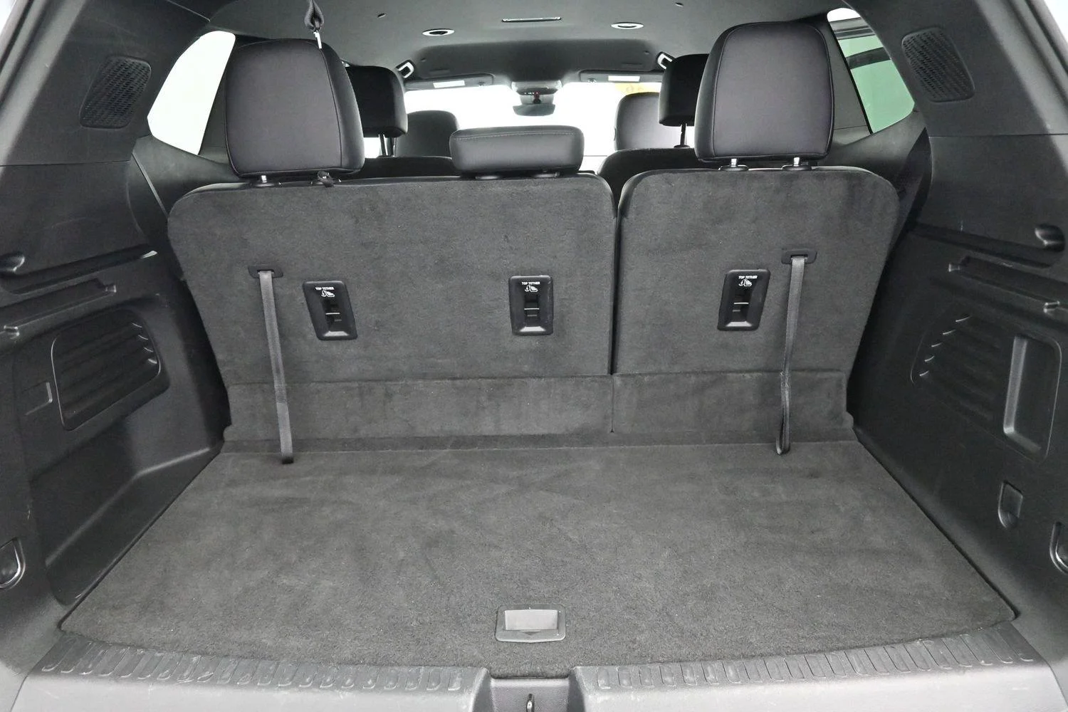 Used 2026 Summit White GMC Elevation image 9