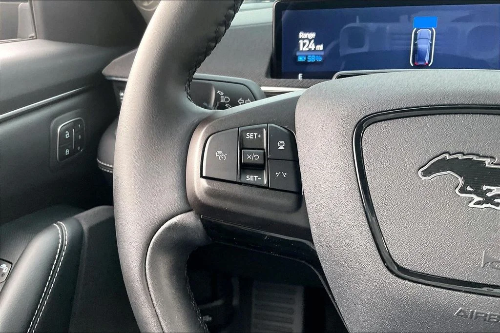 Used 2023 Black Ford Select image 17