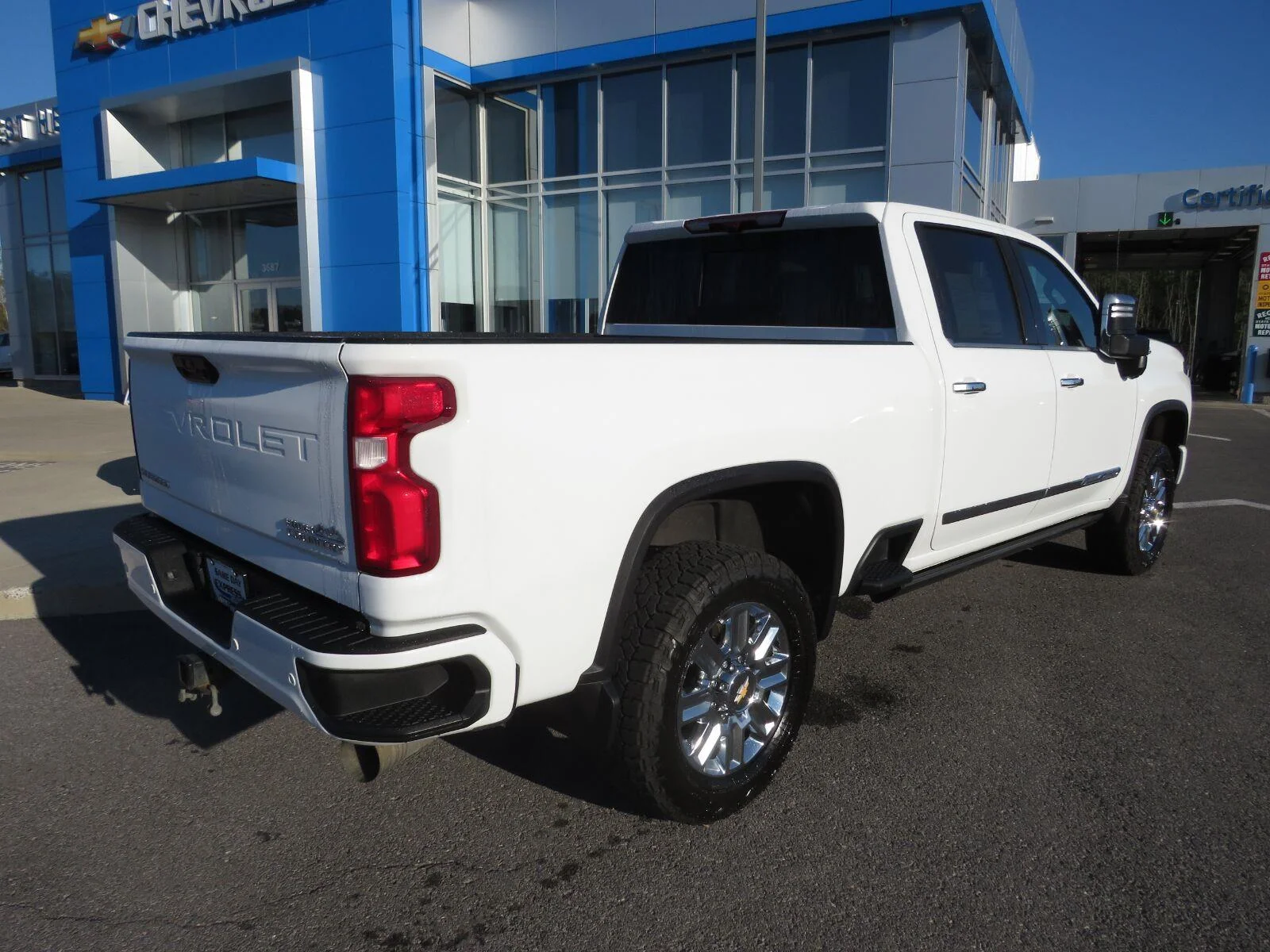 Used 2024 Summit White Chevrolet High Country image 12
