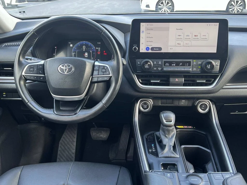 Used 2025 Beige Toyota XLE image 22