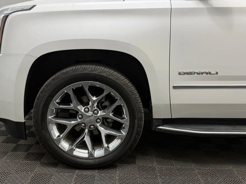 Used 2019 White Frost Tricoat GMC Denali image 11