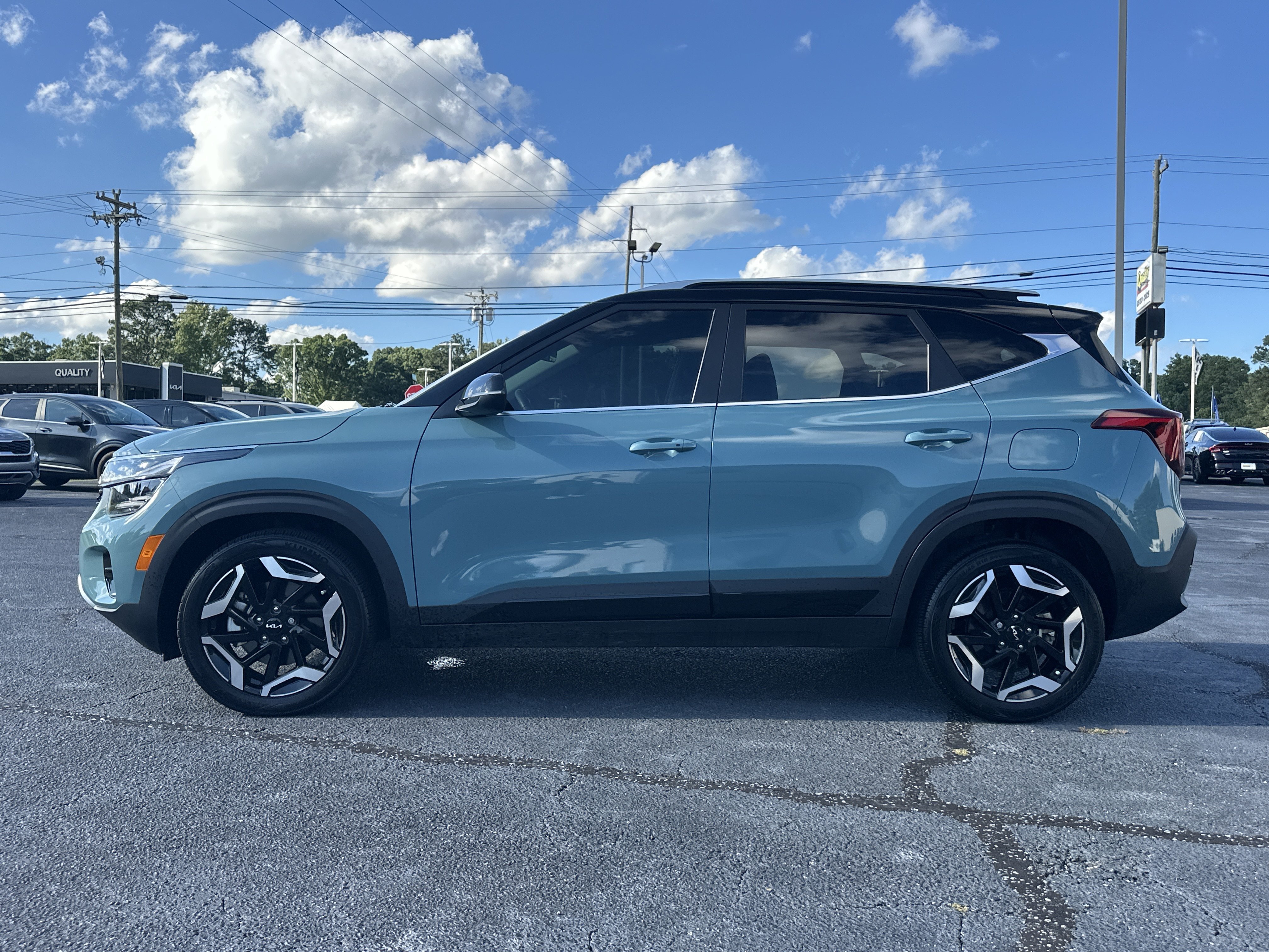 Used 2024 Pluton Blue/Black Roof Kia SX image 5