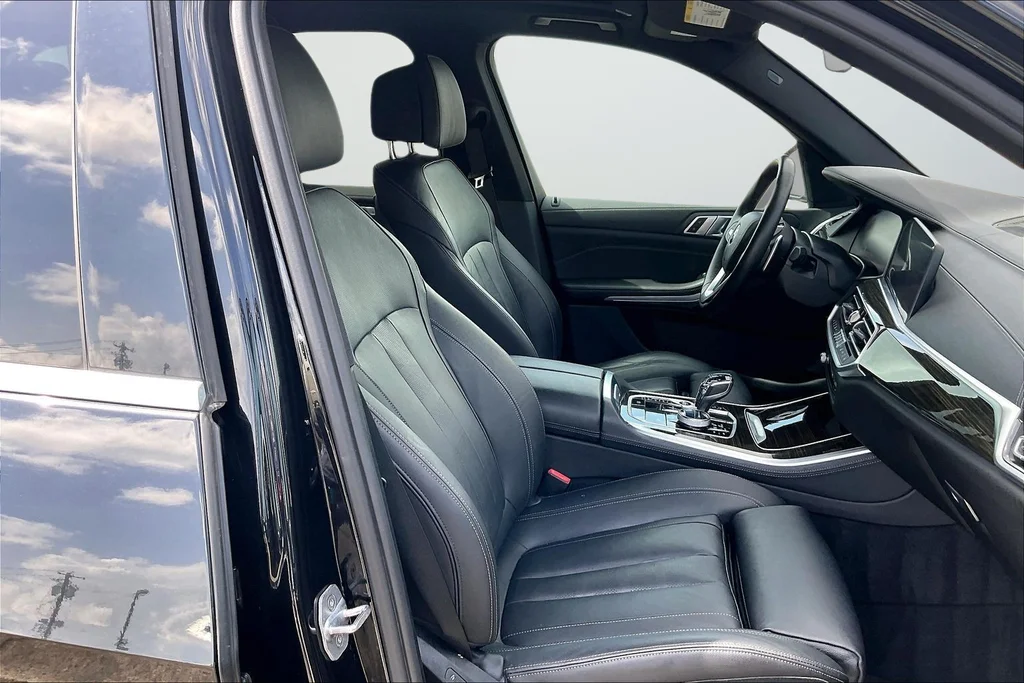 Used 2020 Black BMW sDrive40i image 11
