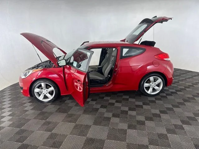 Used 2014 Red Hyundai Base image 11