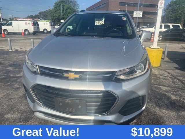Used 2018 SILVER ICE METALLIC Chevrolet LT image 24