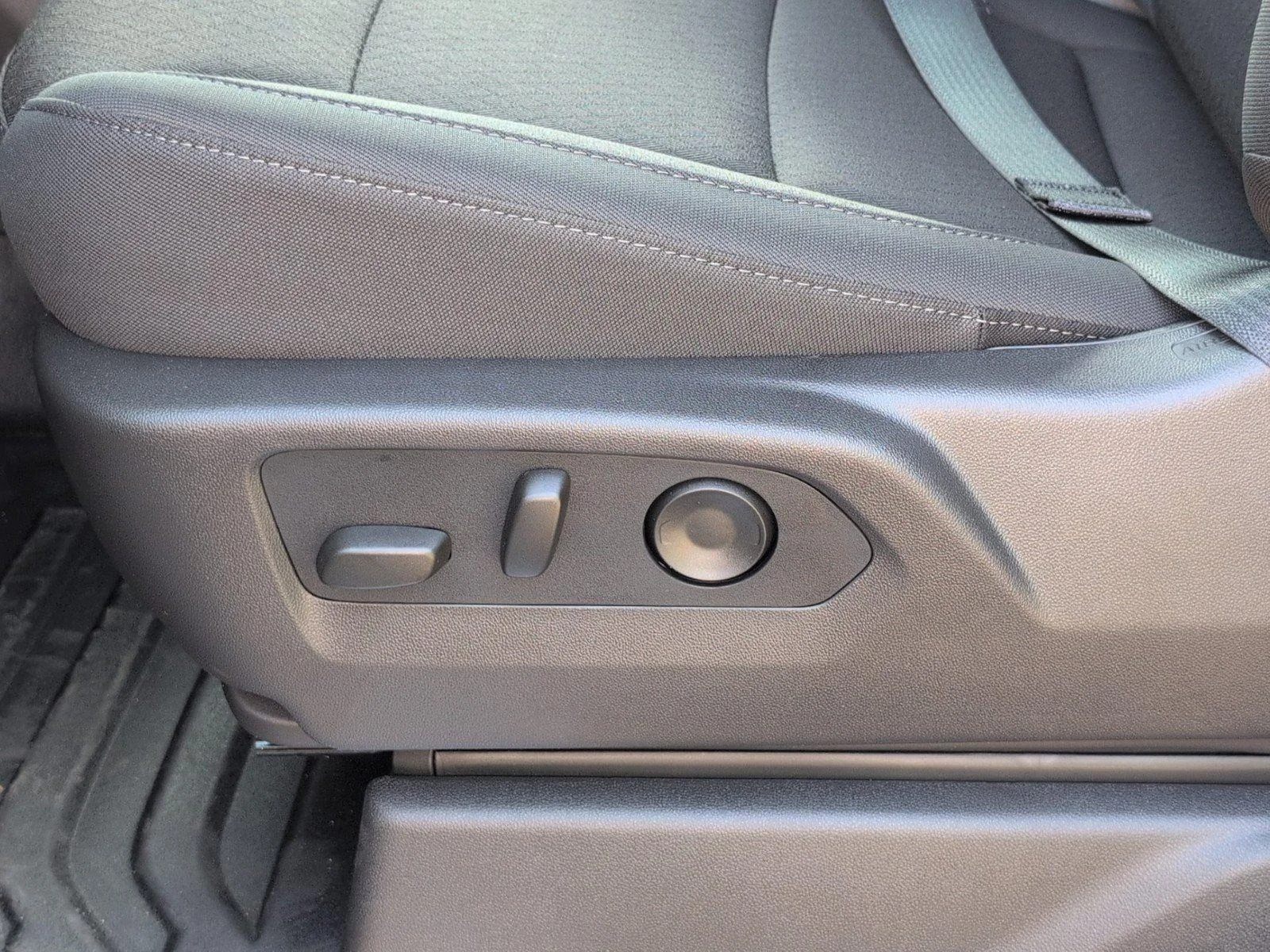 New 2026 Summit White GMC SLE image 19