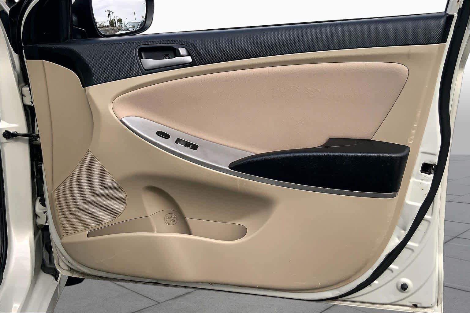 Used 2016 Misty Beige Metallic Hyundai SE image 20
