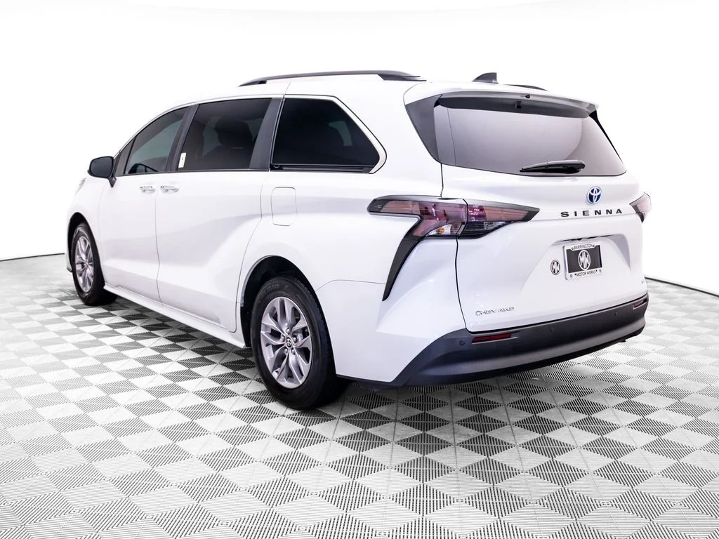 Used 2025 Beige Toyota XLE image 4