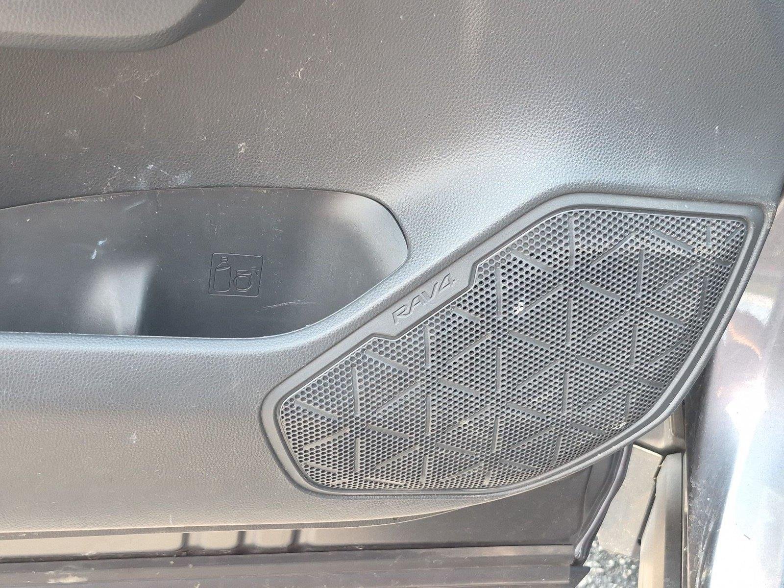 Used 2022  Toyota XSE image 17