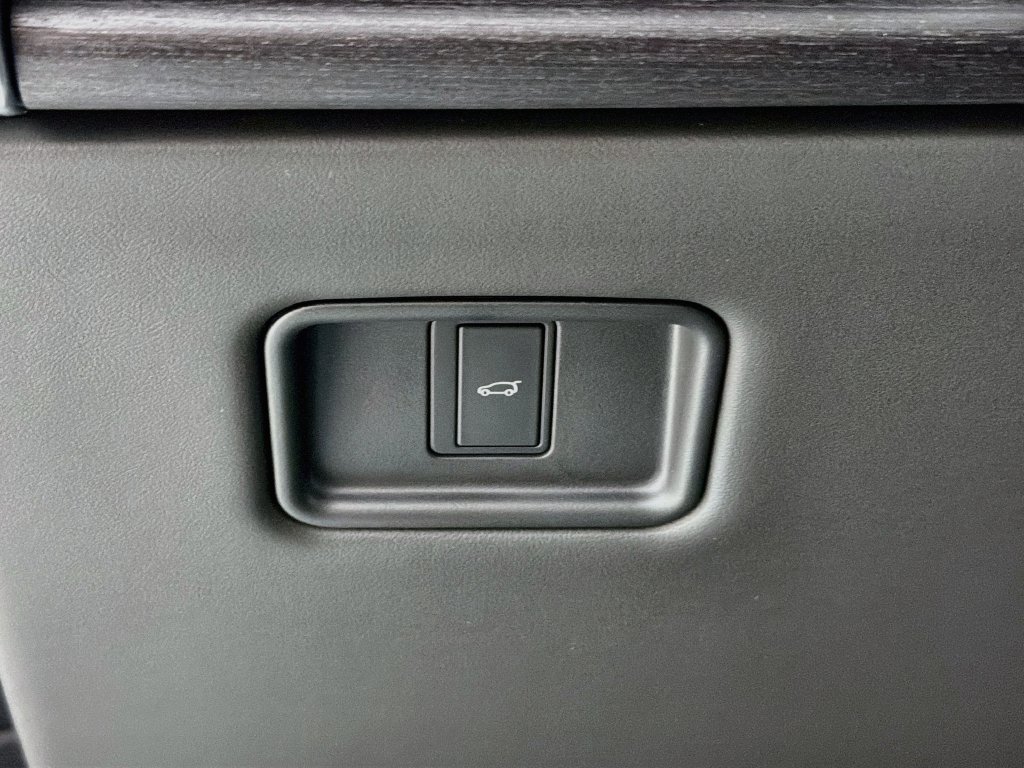 New 2027 Santorini Black Land Rover SE image 10