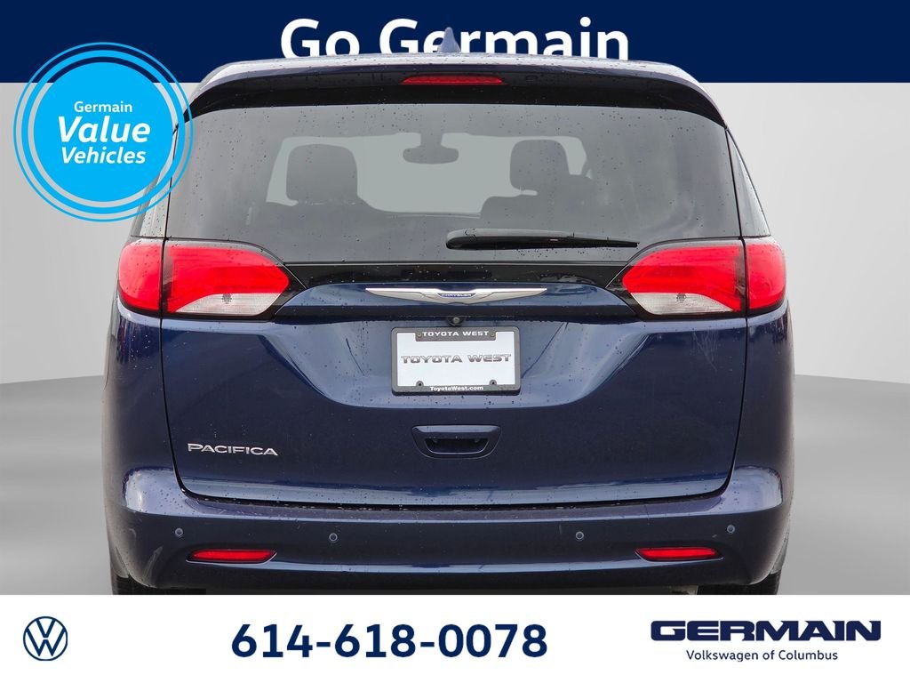 Used 2017 Blue Chrysler LX image 8