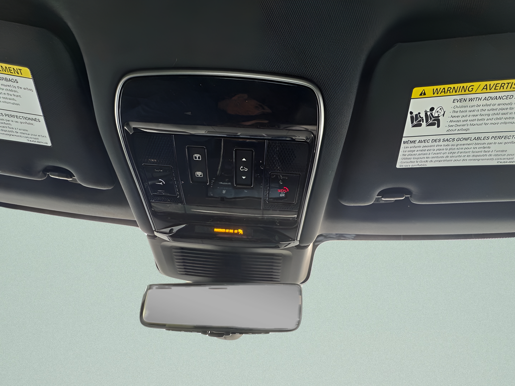 Used 2023  Land Rover SE Dynamic image 21