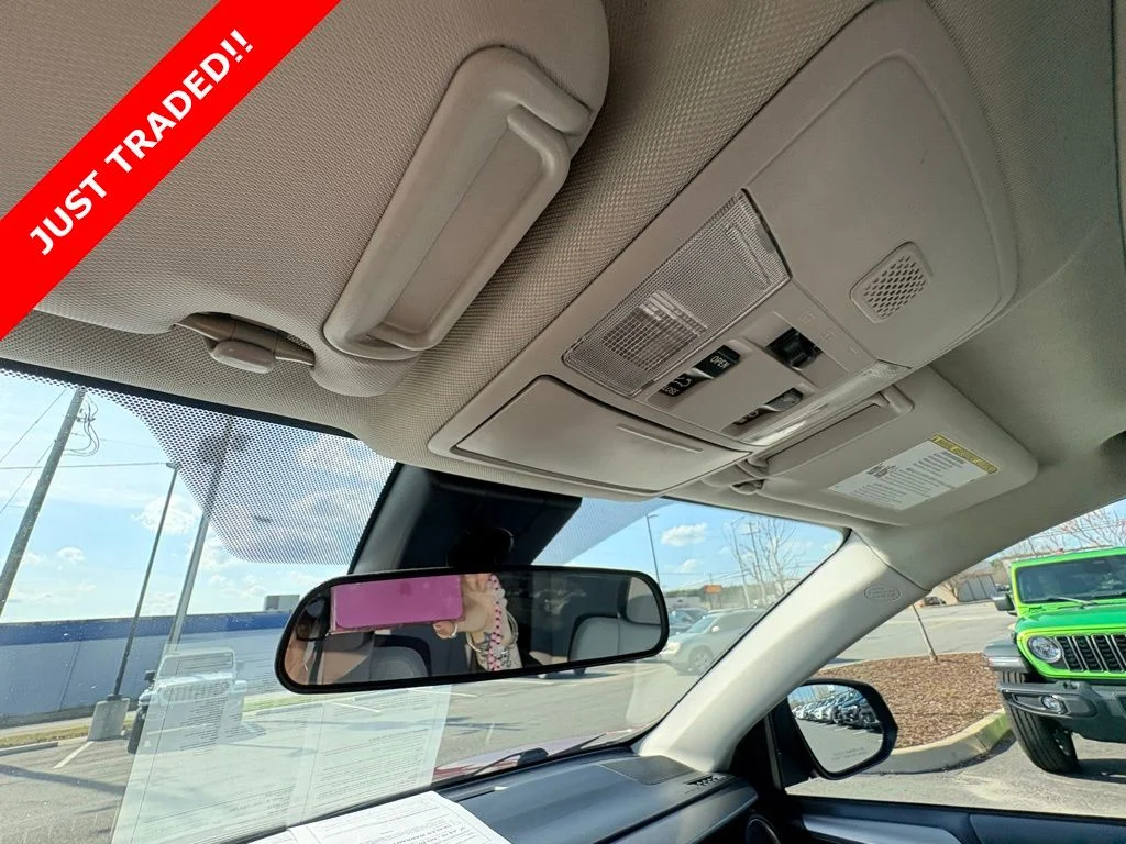 Used 2018 Red Toyota XLE image 25