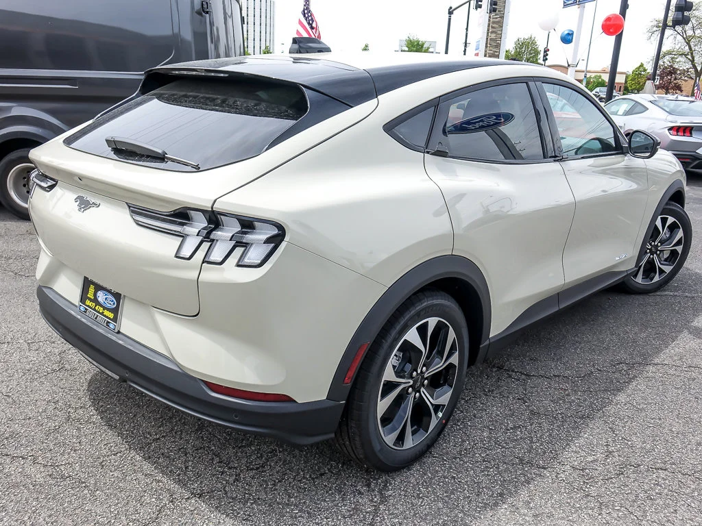 New 2026 Desert Sand Ford Select image 6