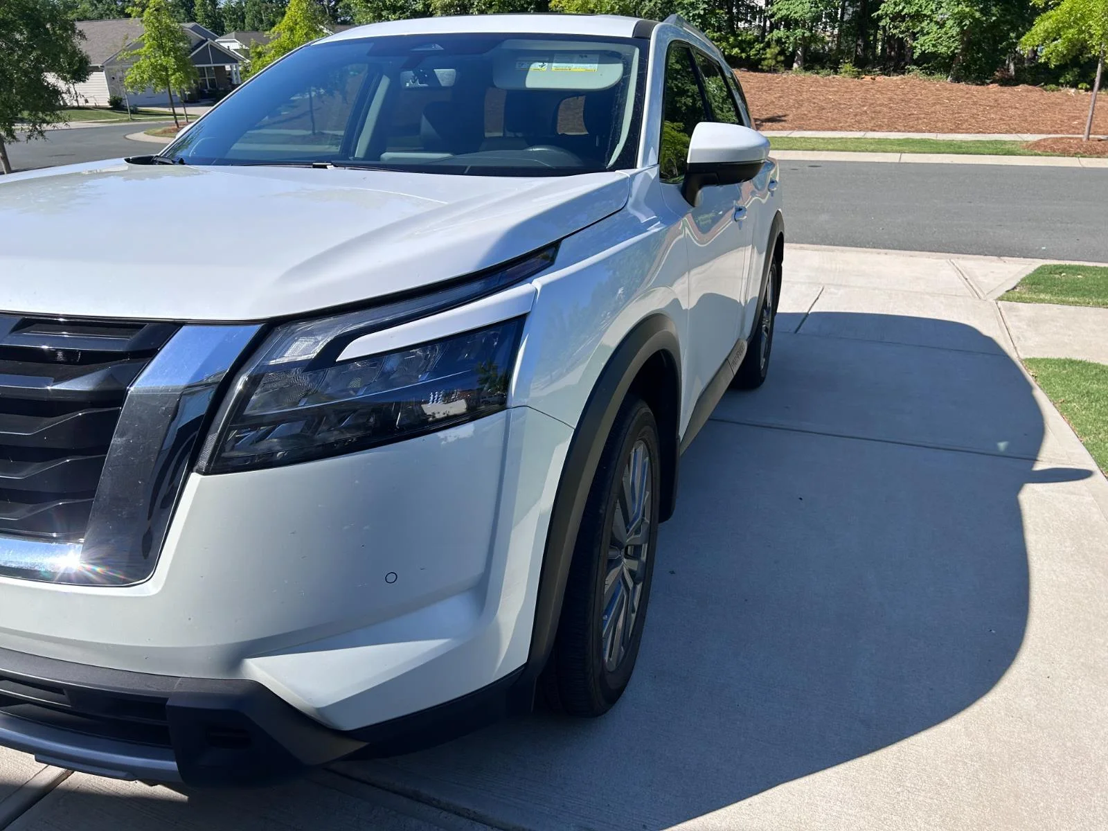 2025 Nissan Pathfinder SL 2WD's photo