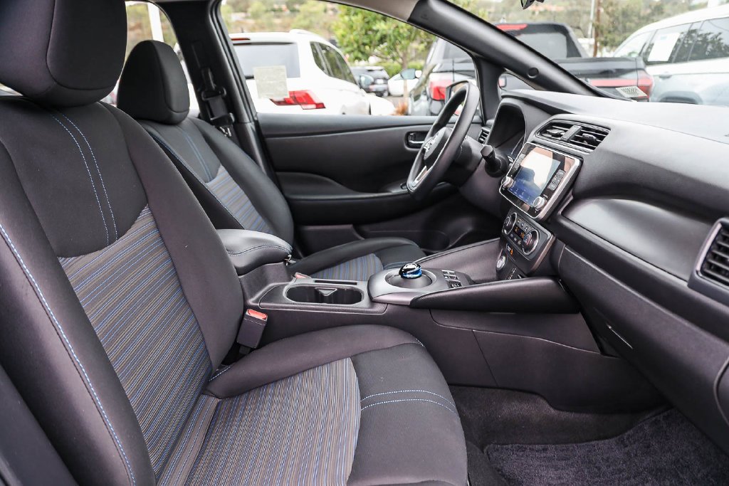 Used 2023 White Nissan S image 17