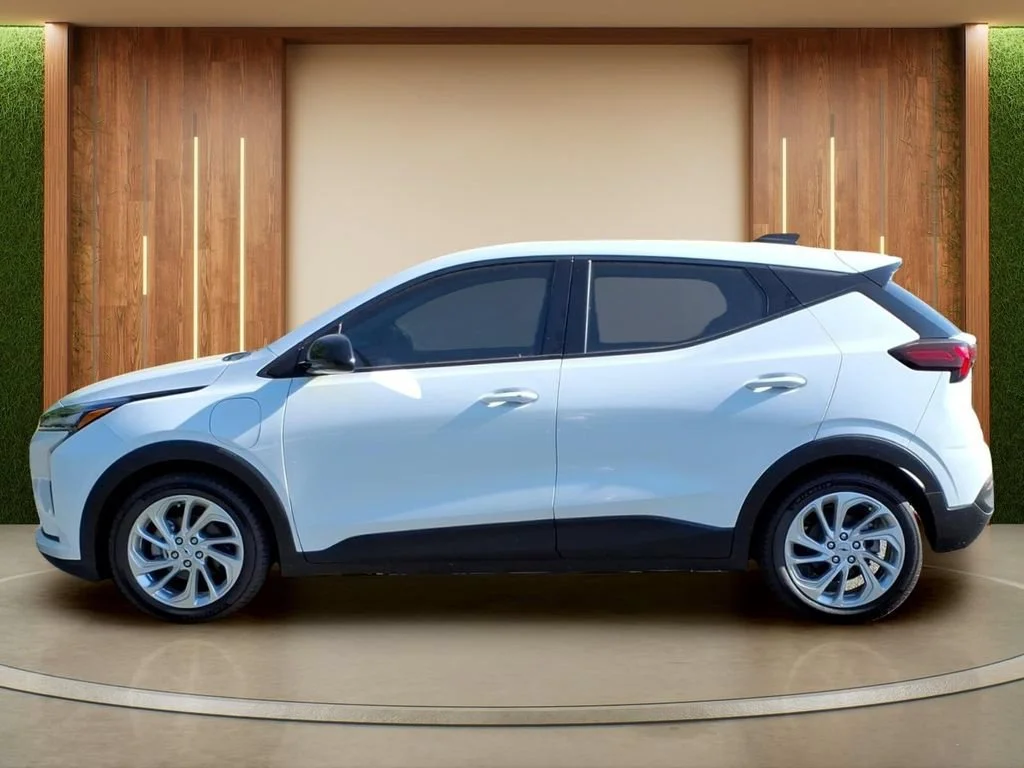 2027 Chevrolet Bolt LT - Photo 28