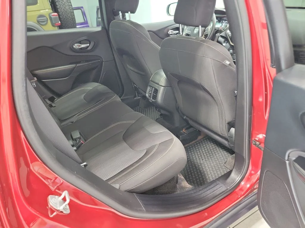 Used 2015 Red Jeep Latitude image 13