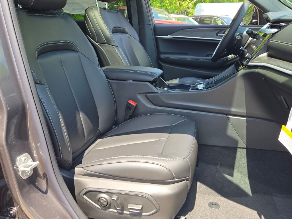 New 2026 Baltic Gray Metallic Clearcoat Jeep Limited image 6