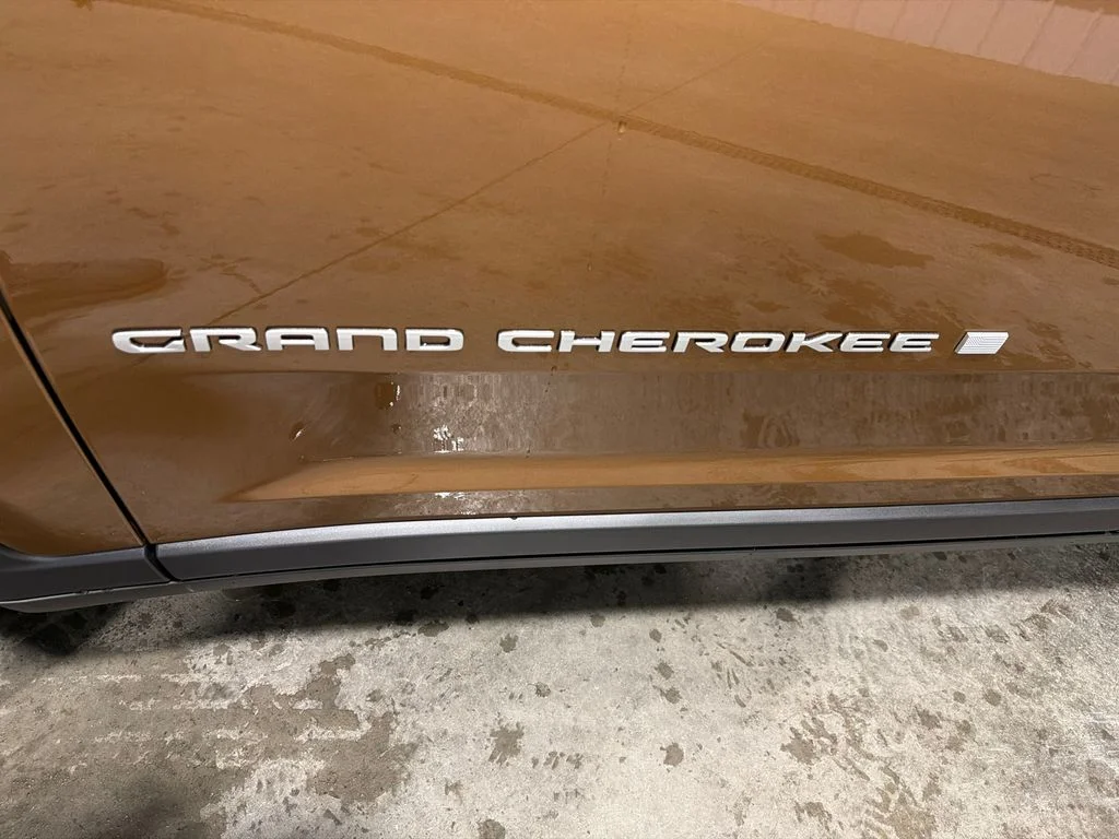 New 2026 Copper Shino Metallic Clear-Coat Exterior Paint Jeep Limited image 11