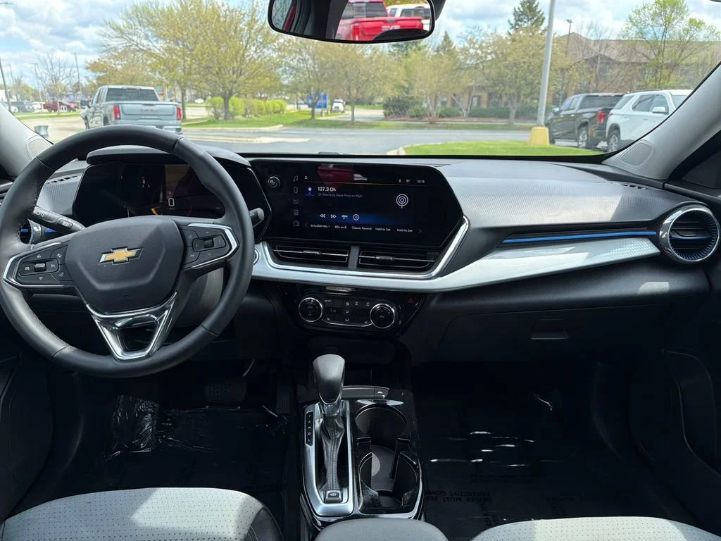2025 Chevrolet Trax LT - Photo 14