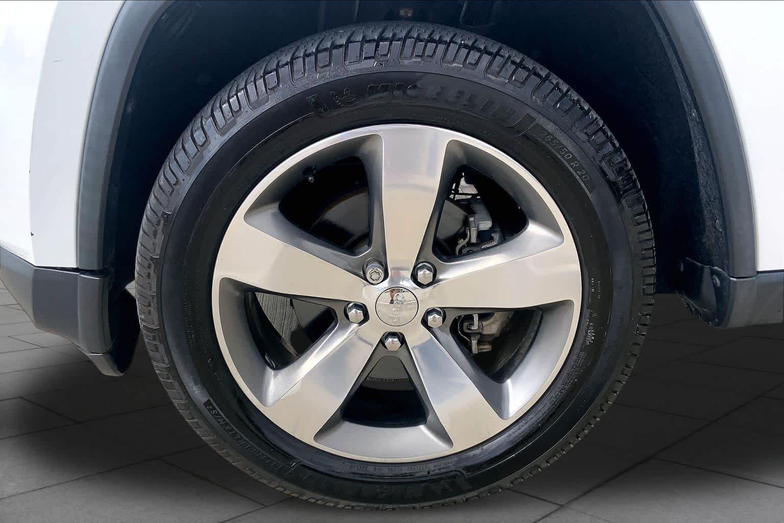 Used 2015 Bright White Clearcoat Jeep Limited image 11