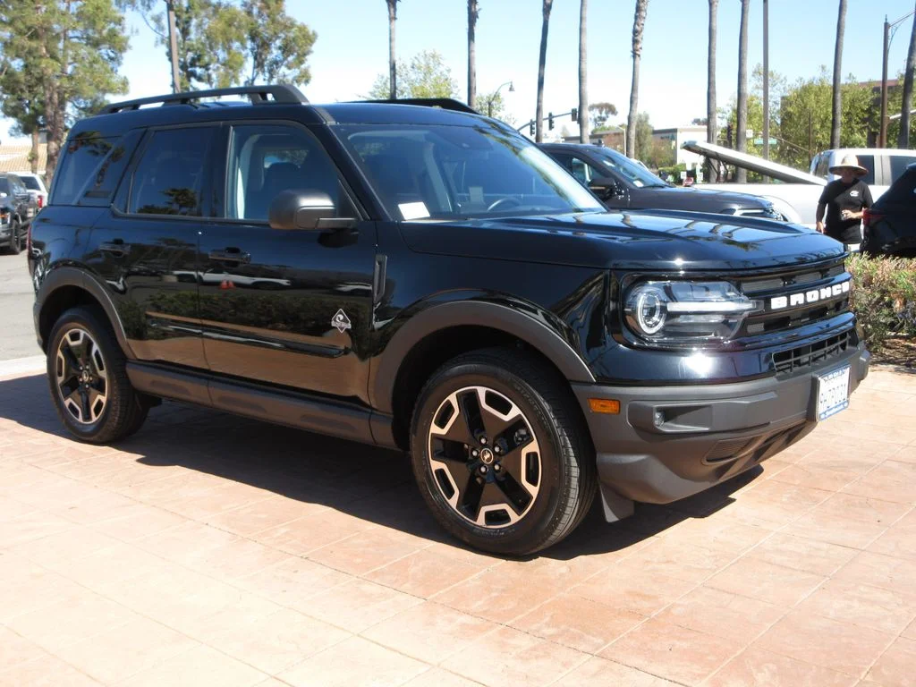 Certified Used 2023 Shadow Black Ford Outer Banks image 6