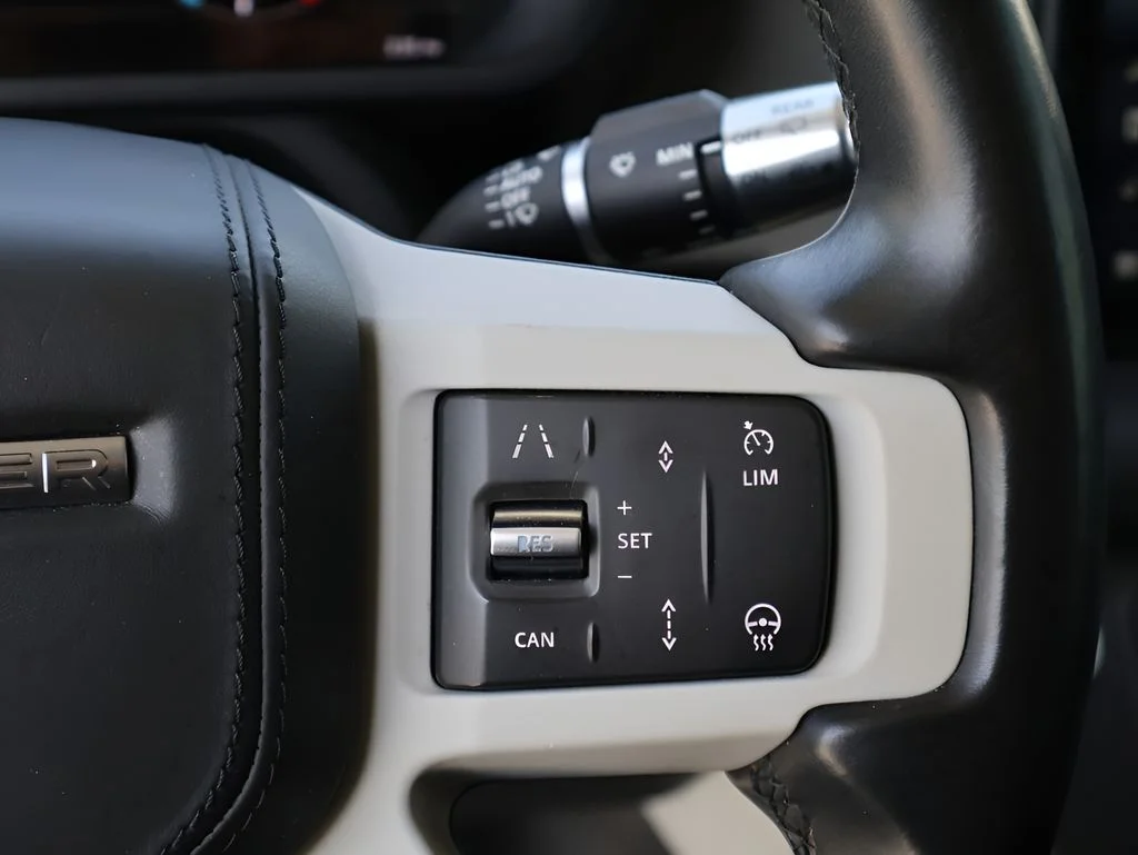 Used 2020 Fuji White Land Rover HSE image 31