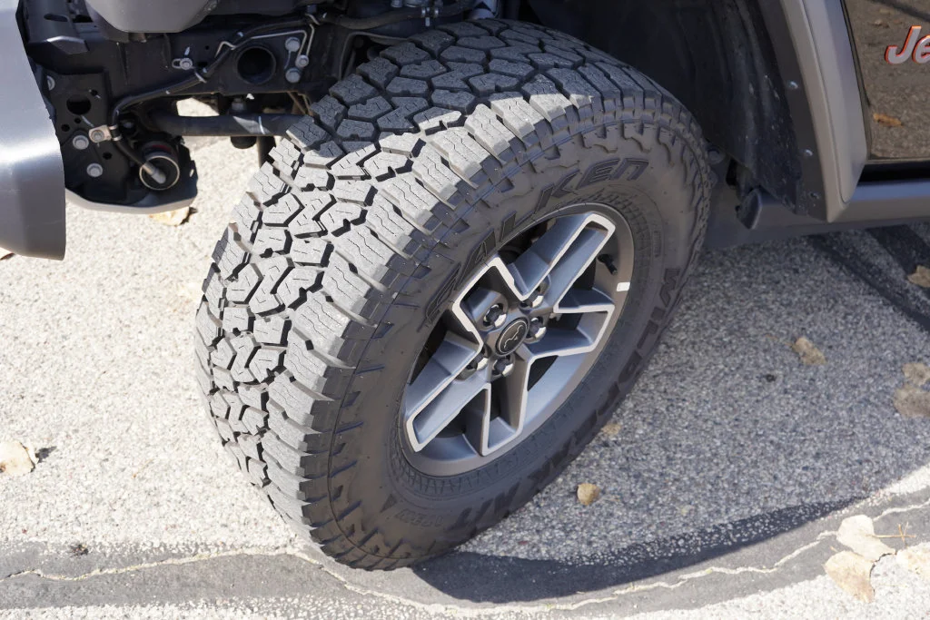 Certified Used 2026 Black Clearcoat Jeep Mojave image 13