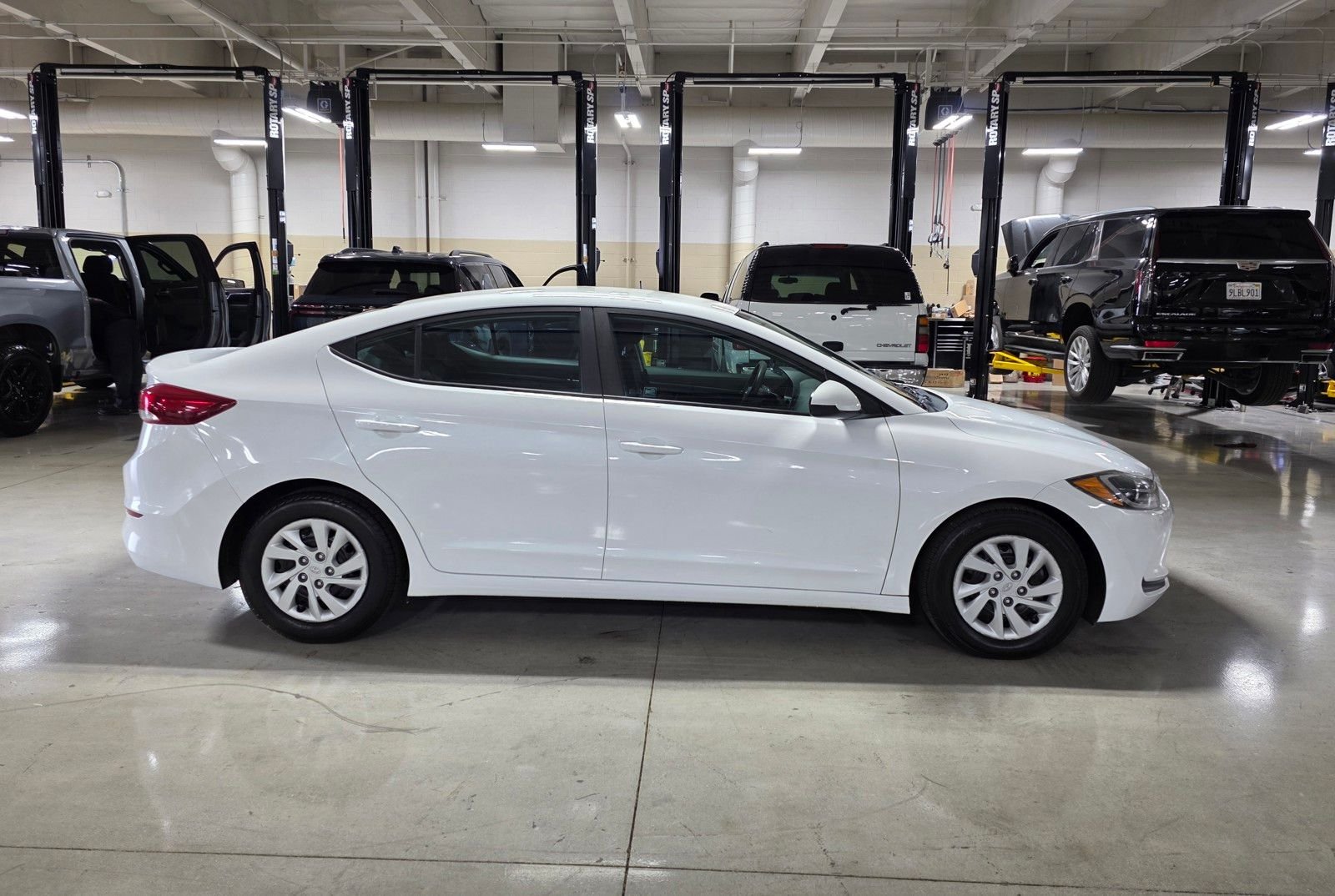 Used 2018 Quartz White Pearl Hyundai SE image 8