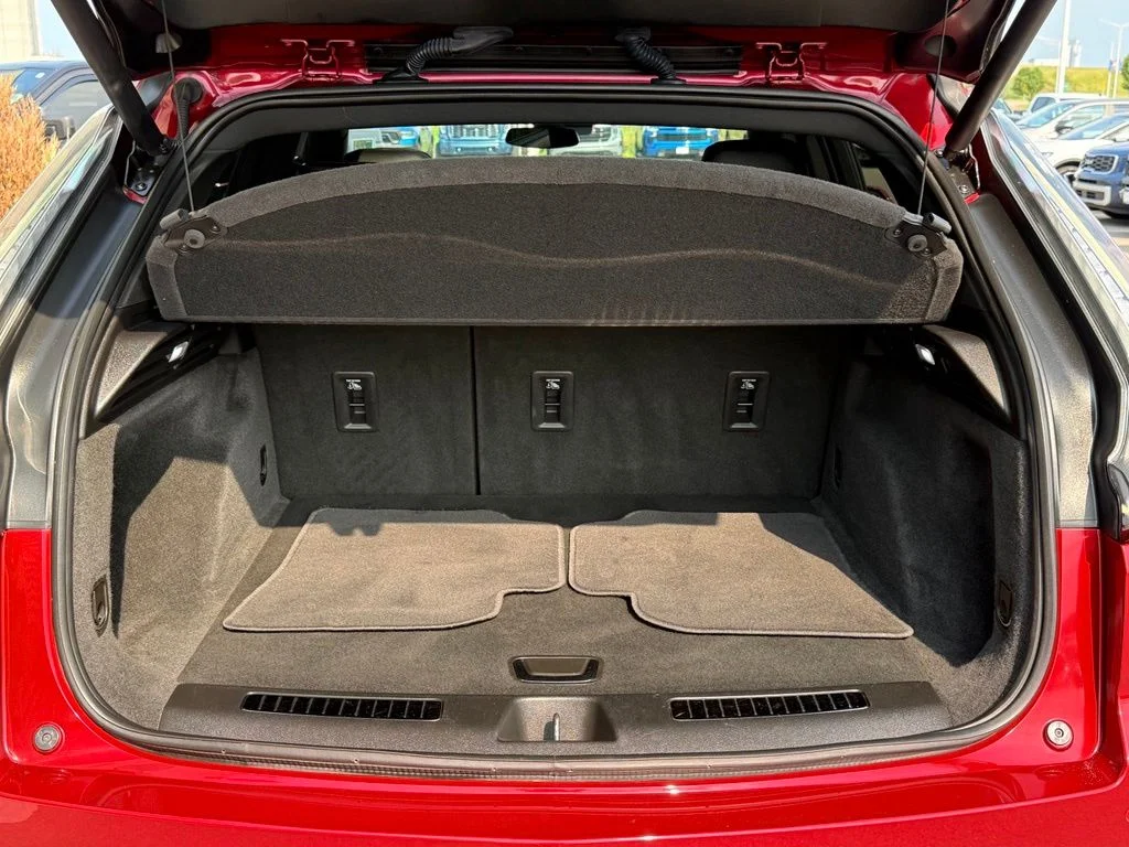 Used 2019 Red Cadillac Sport image 21