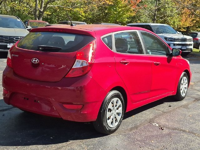 Used 2017 Red Hyundai SE image 7