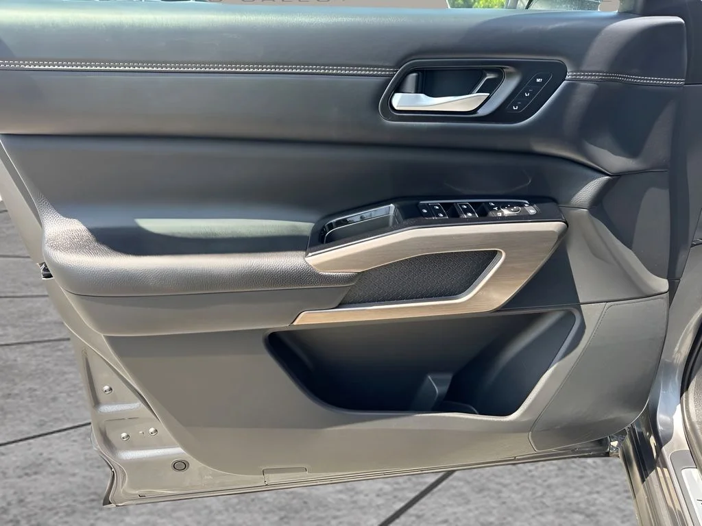 Used 2023 Gray Nissan Platinum image 30