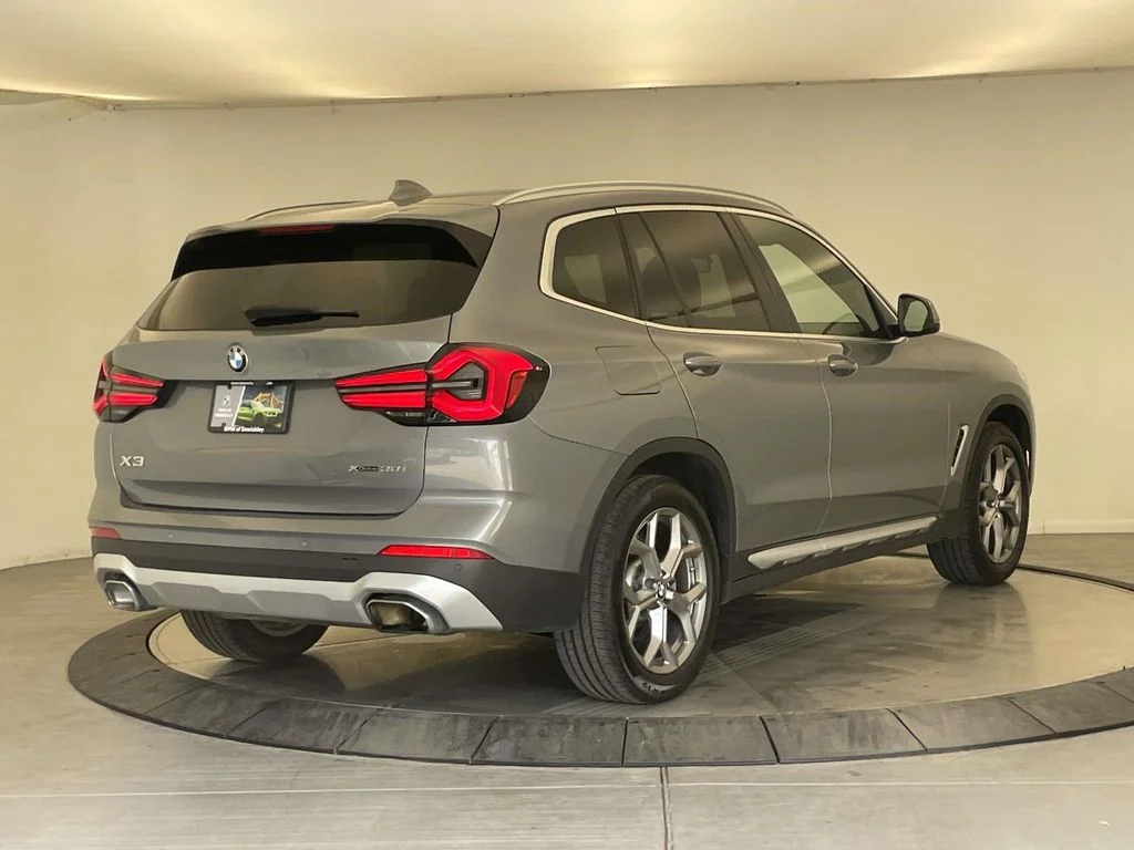 Used 2023 Gray BMW xDrive30i image 5