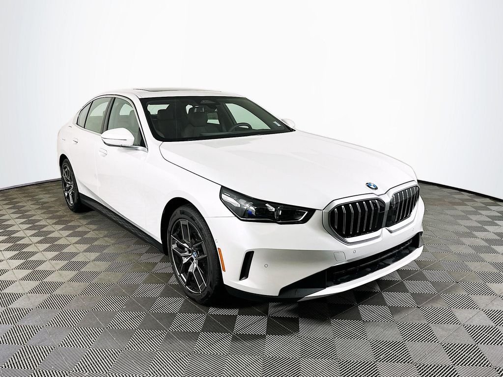 Used 2026 White Metallic BMW 530i xDrive image 3